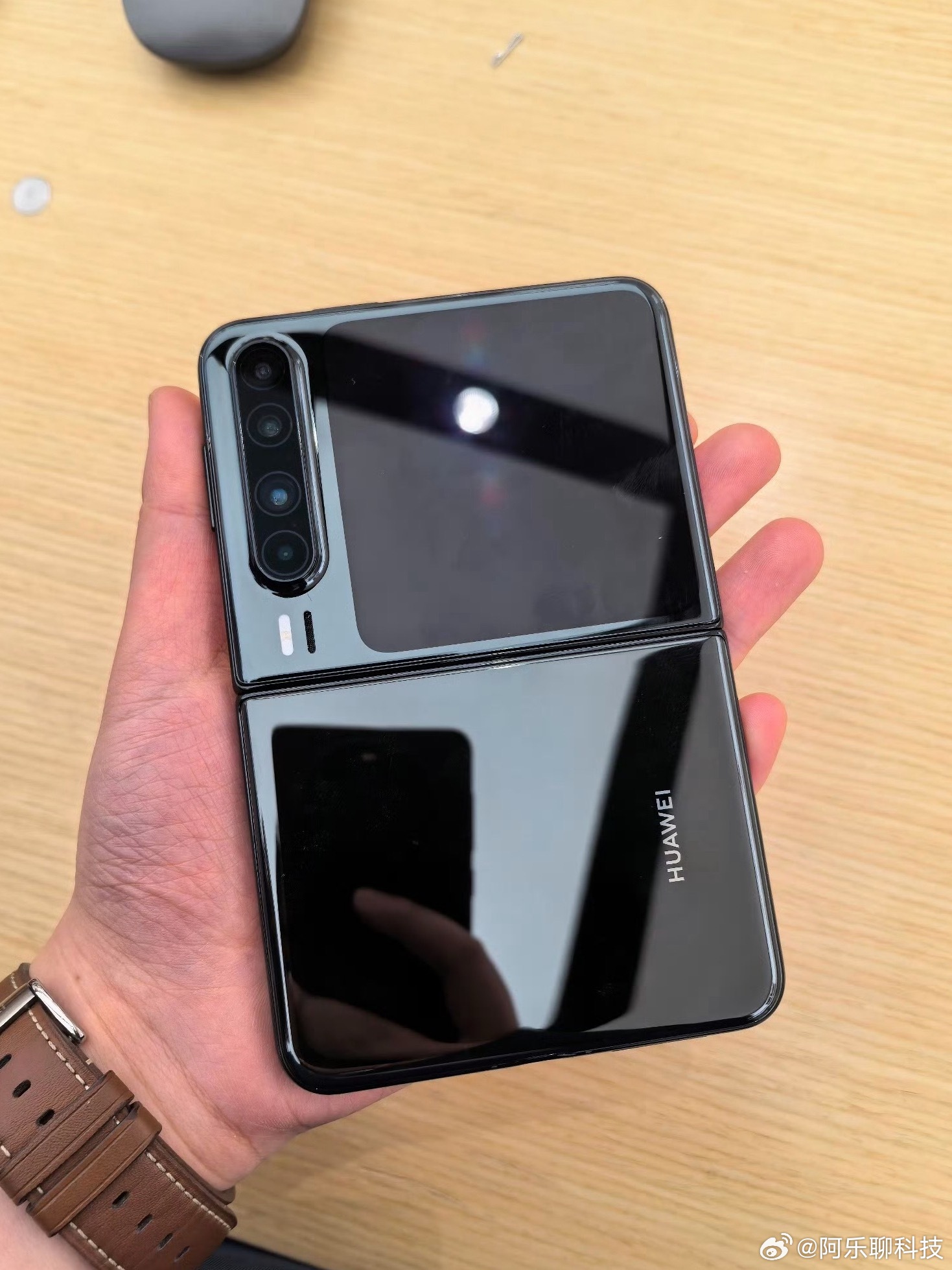 华为Pura x2都快来了，现在还有人用小胖折吗