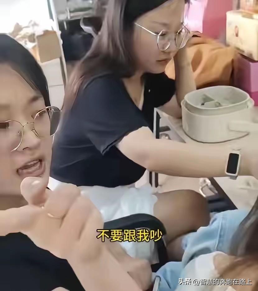 明明收到外卖，还去平台投诉没有收到外卖，其实就是想白嫖，现场直接惹火了外卖员~！
