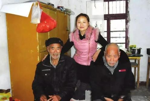 2019年，安徽，31岁女老师迟迟未嫁，有人上门说媒。谁知，女老师却大声道：“要