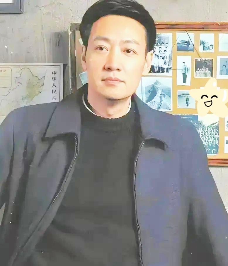 全网都在极力撮合吴越与辛柏青，可辛柏青早已心有所归，从未打算开启新的感情篇章。