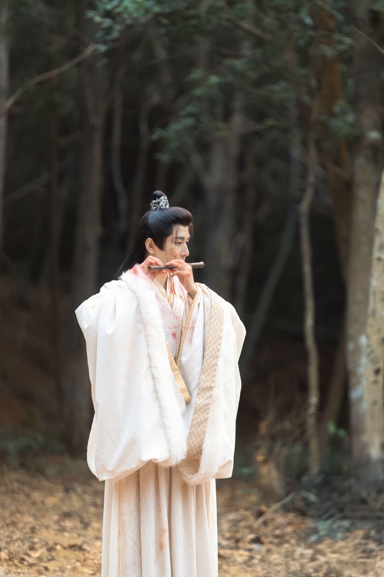 谢淮安的幽默感 他用一种看似轻松的方式处理沉重的话题，生不如死那就是还活着这句话