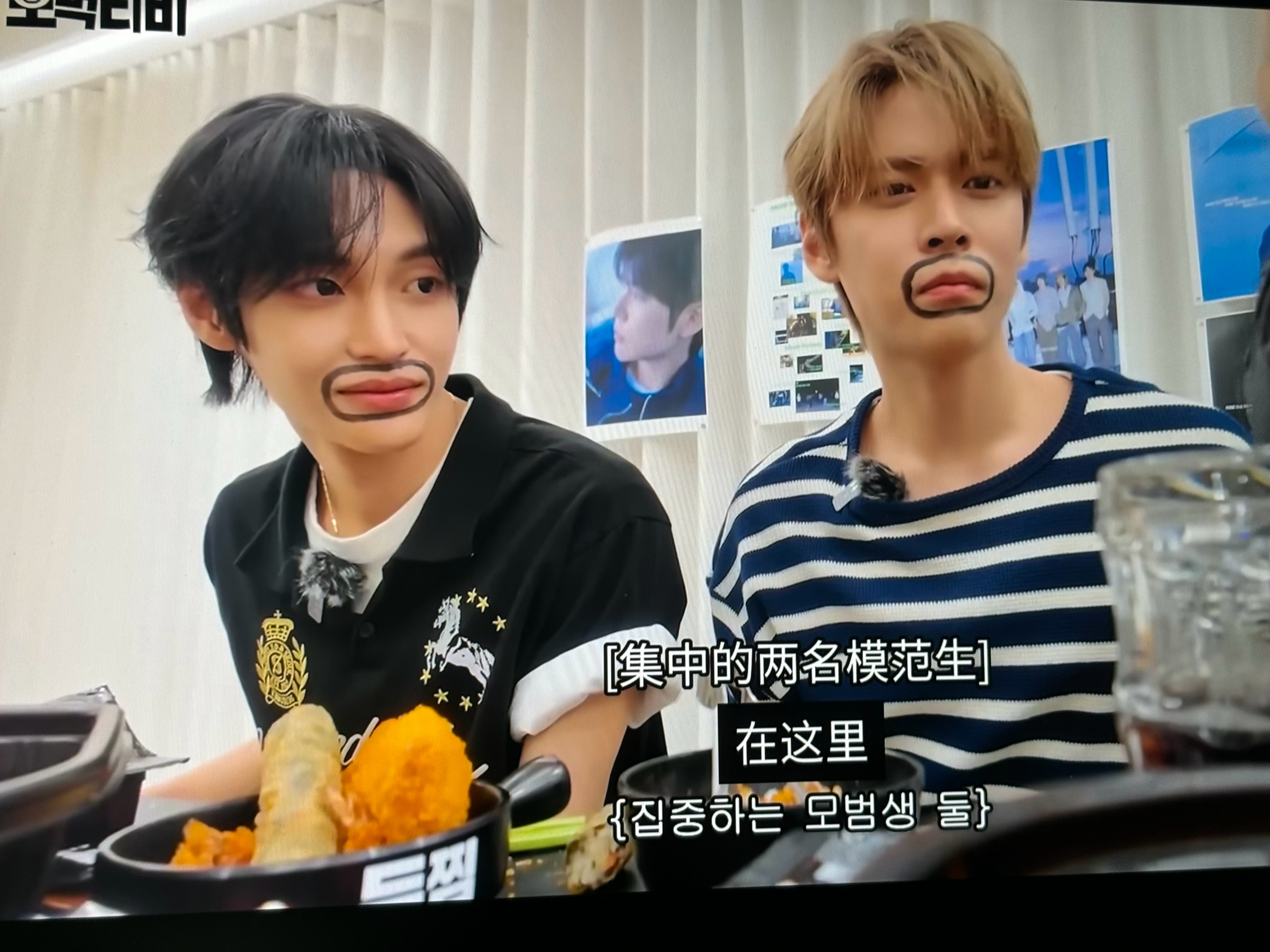 这好好笑啊我法令纹马上赶上那个绿卡了 