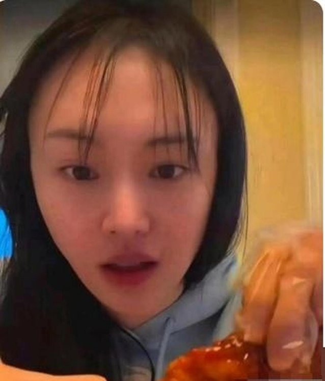 郑爽现在的变化也太大了吧，和以前完全比不了。 