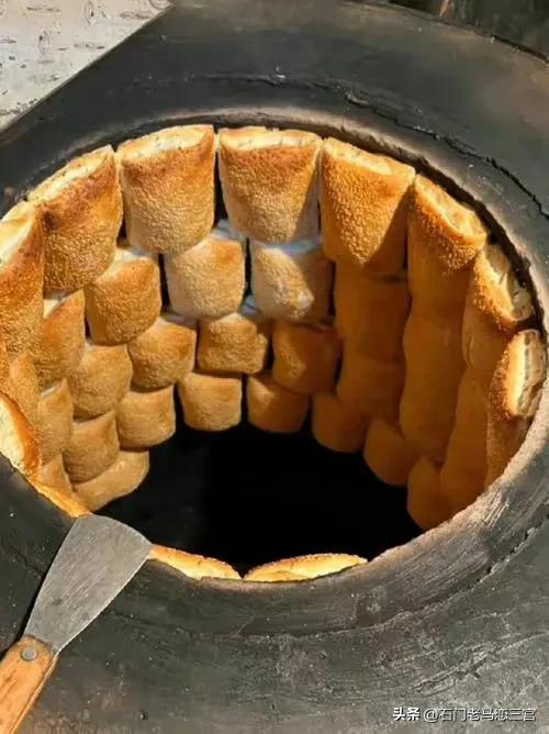 大热天里，食欲一下子就减退了好多！俺老两口经常中午就吃（石家庄的缸炉烧饼），再喝