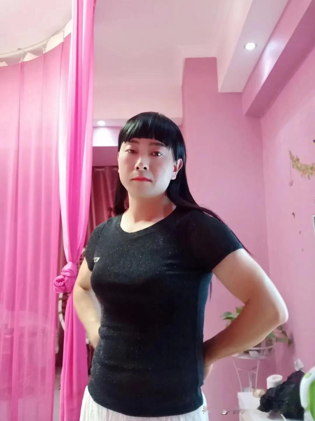 时尚大叔女装穿搭分享
时尚女装穿搭，变装，
#时尚装扮分享# #占领时尚前沿# 