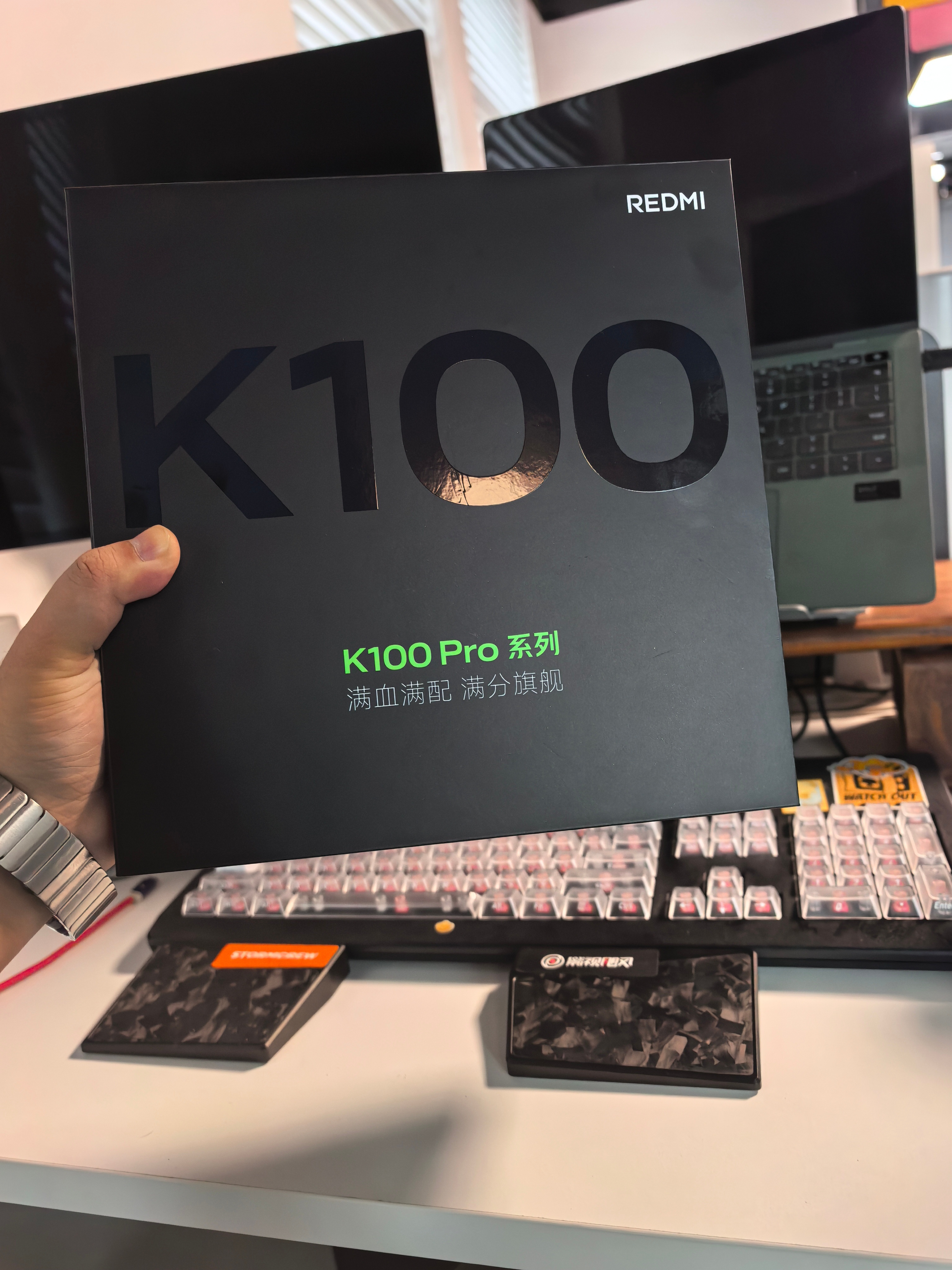点赞中抽一个红米 k100 发布会礼盒，想参加的快上车转发抽奖红米k100   