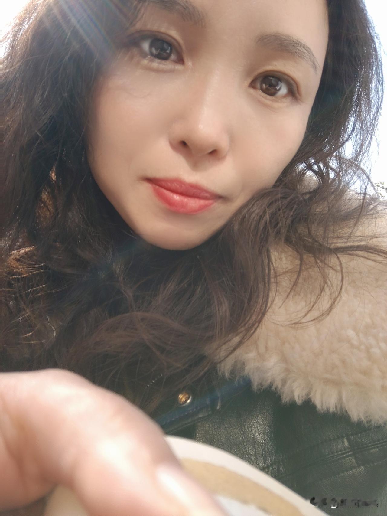 爱上化妆的自己[捂脸]画个淡妆真的不一样了，小开心[呲牙] 
   一个月的旅行