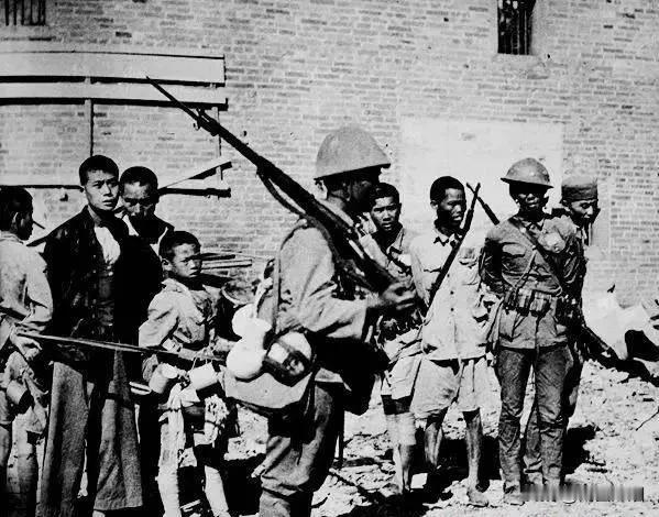 从1932年夏季开始，日伪军警和自卫团对东满地区进行了残酷的扫荡，老头沟一带则是
