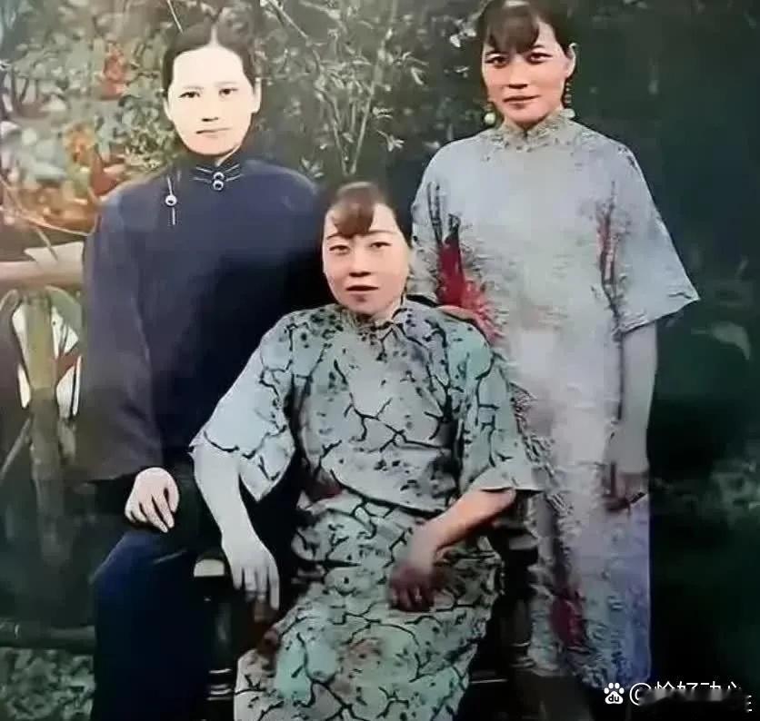 这是宋氏三姐妹的真实照片，不是演员扮演的剧照，而是真实的历史珍品。谁最美丽，一眼
