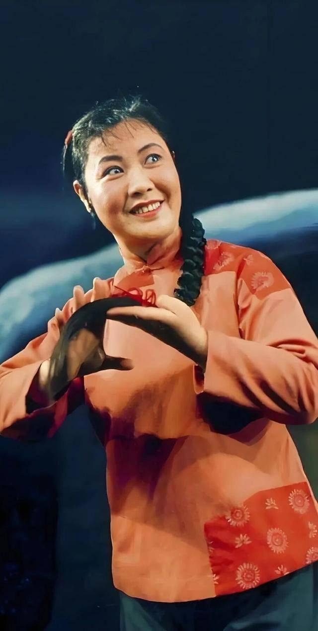 父母不追星，但是他们知道郭兰英。郭兰英首唱的《人说山西好风光》更是他们喜欢的歌曲