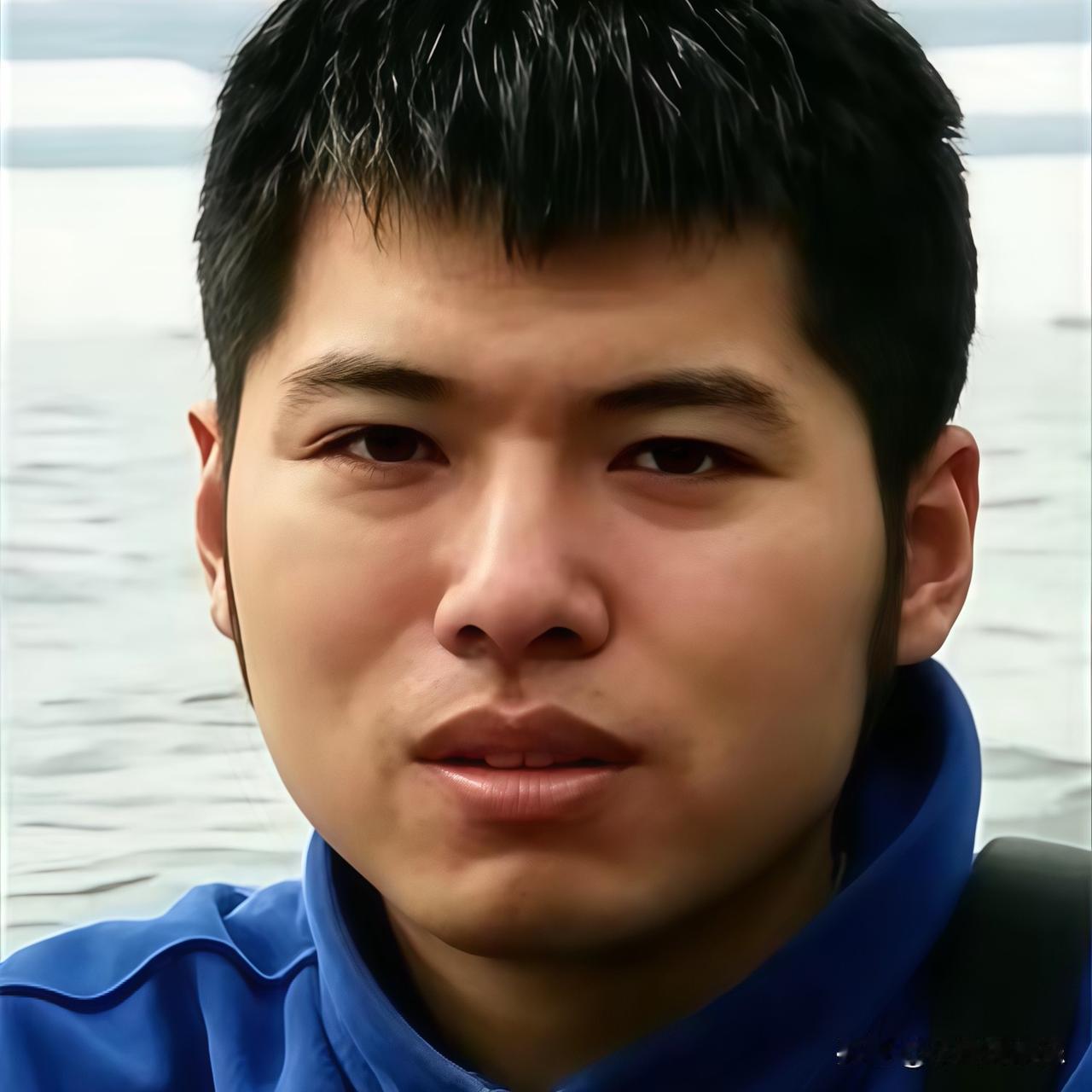 不查不知道，

一查还真被《牛来》这波操作逗乐了，

导演信雨萌凌晨
票房喜报，