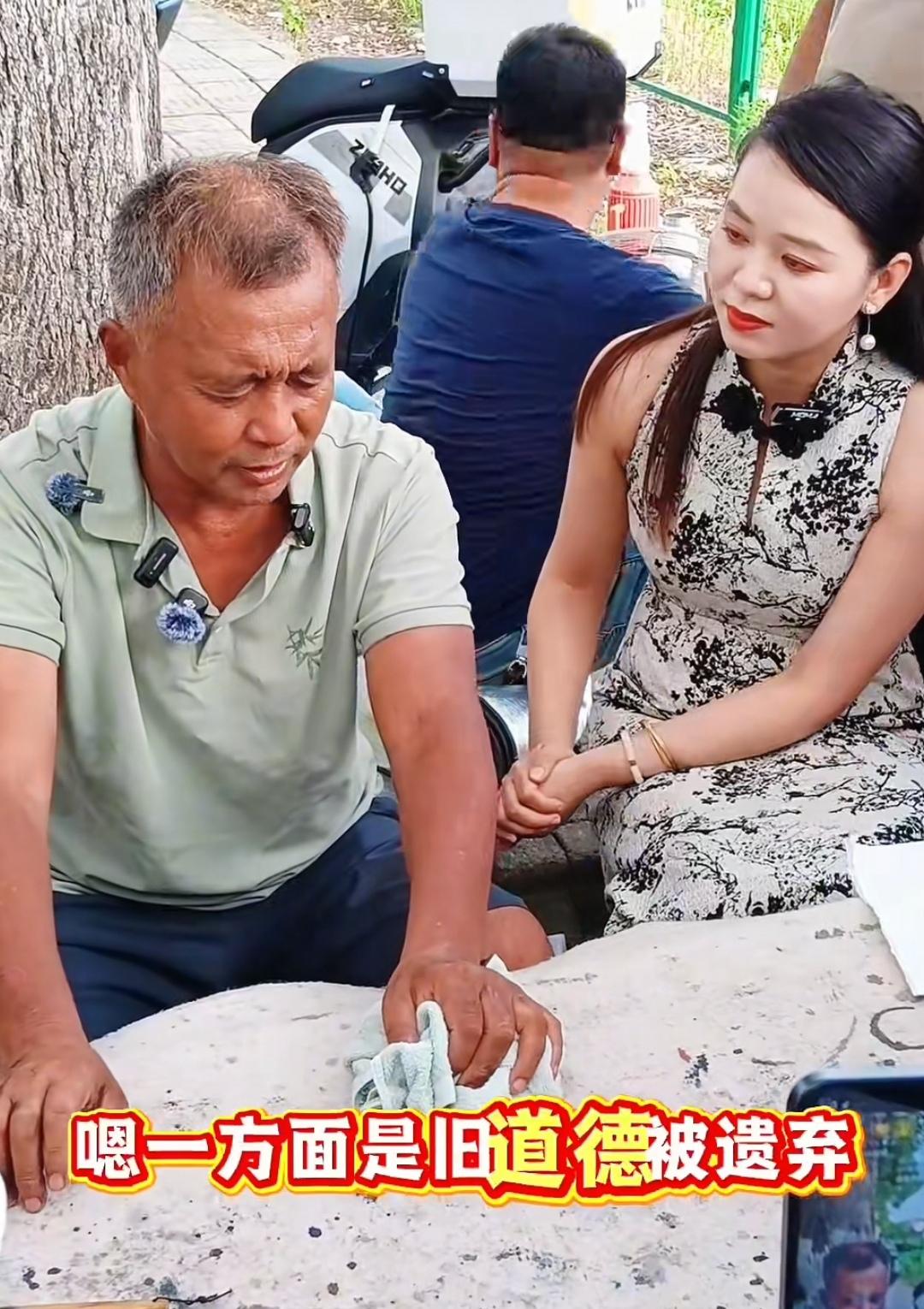上海流浪大师沈巍说：“我们处于一个旧道德被遗弃，新道德还未建立起来的一个时代！”