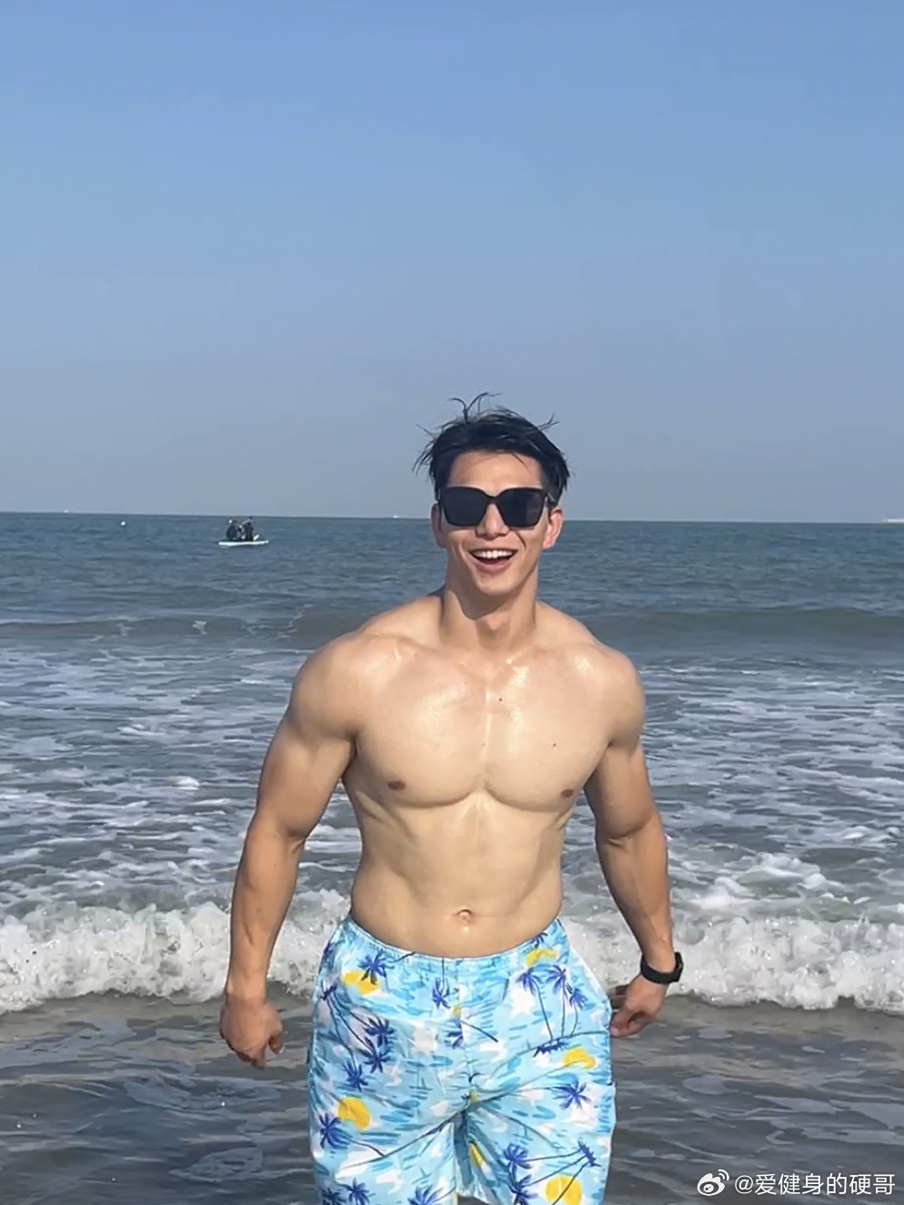 肌肉男神软软城市运动季肌不可失出发才是硬道理