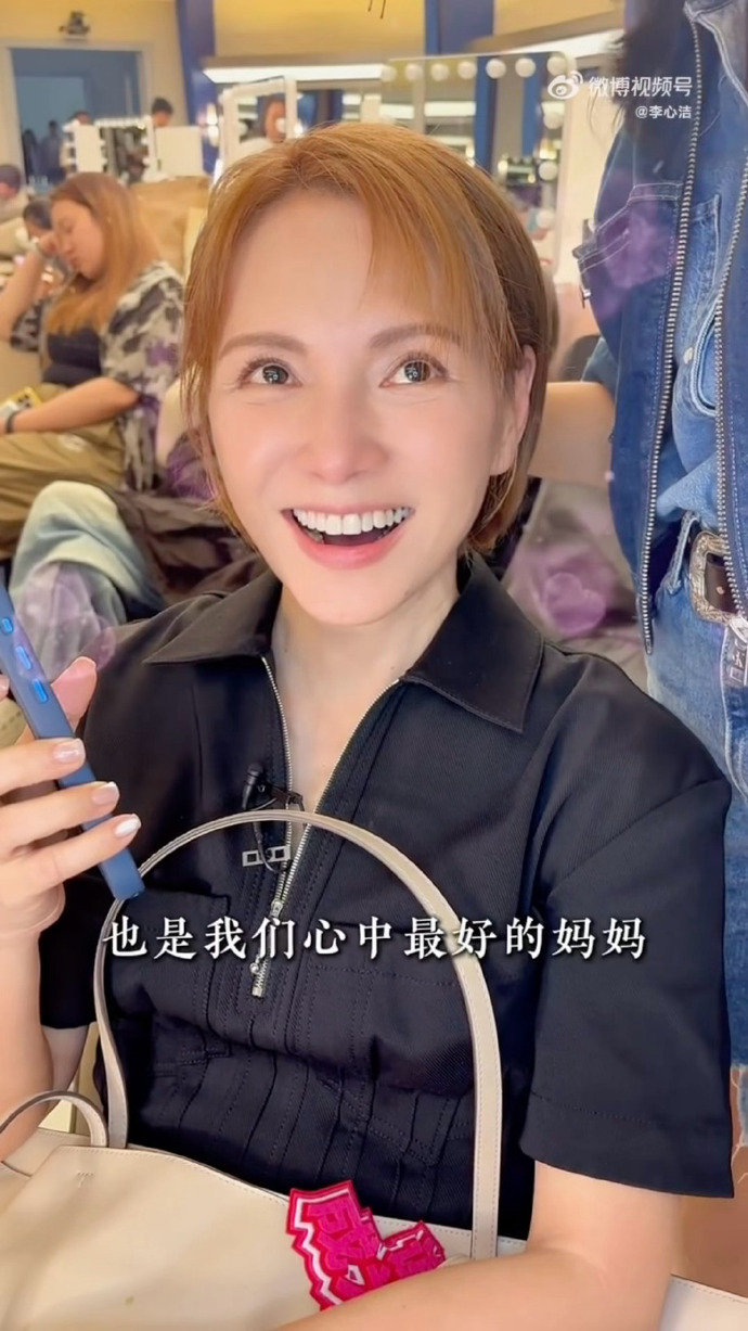 李心洁把罗伯特当粉丝翻牌李心洁不认识罗伯特平日里很少钻研平台各类小功能，一时间没