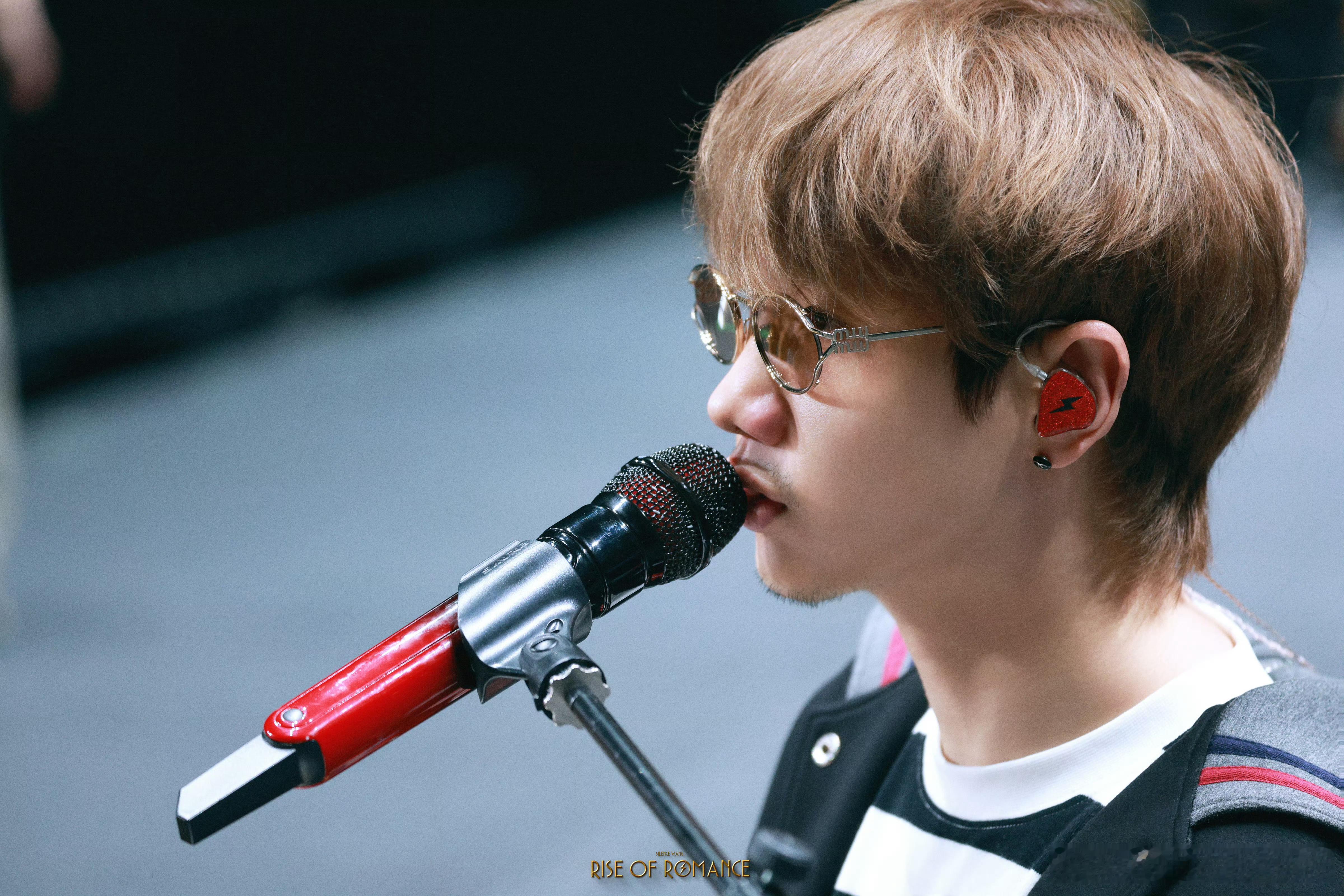 汪苏泷爹感胡渣汪苏泷好性感的胡渣彩排图daddy感溢出来了演出一切顺利汪苏泷世巡