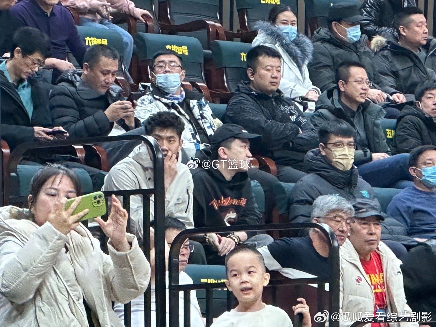 #张大大又来看辽篮了#  让我们和张大大一起支持辽篮，一起来观看这一场精彩的比赛