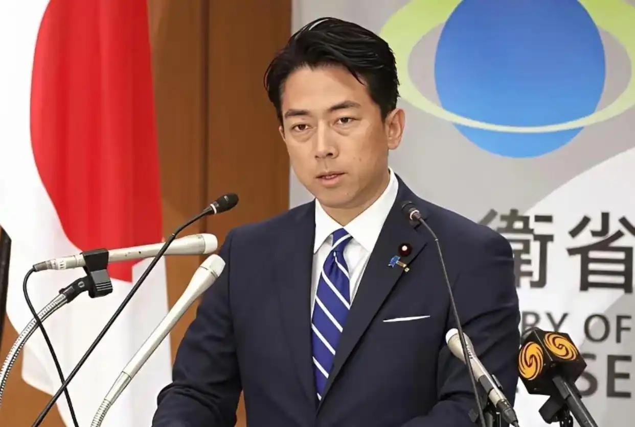 小泉进次郎：“我们不能坐以待毙，我们要主动进攻。”
几天前，小泉进次郎在东京记者