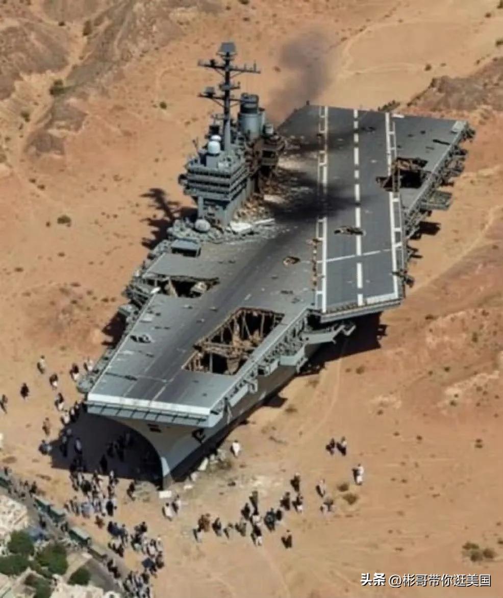 林肯号已拖上岸了，可上舰参观，门票250！
美军林肯号 林肯号航母遇袭