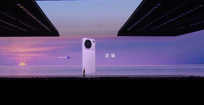 vivo X500 :大地回声、晴天、晨曦、摄夜 4 款配色。X500 Pro 