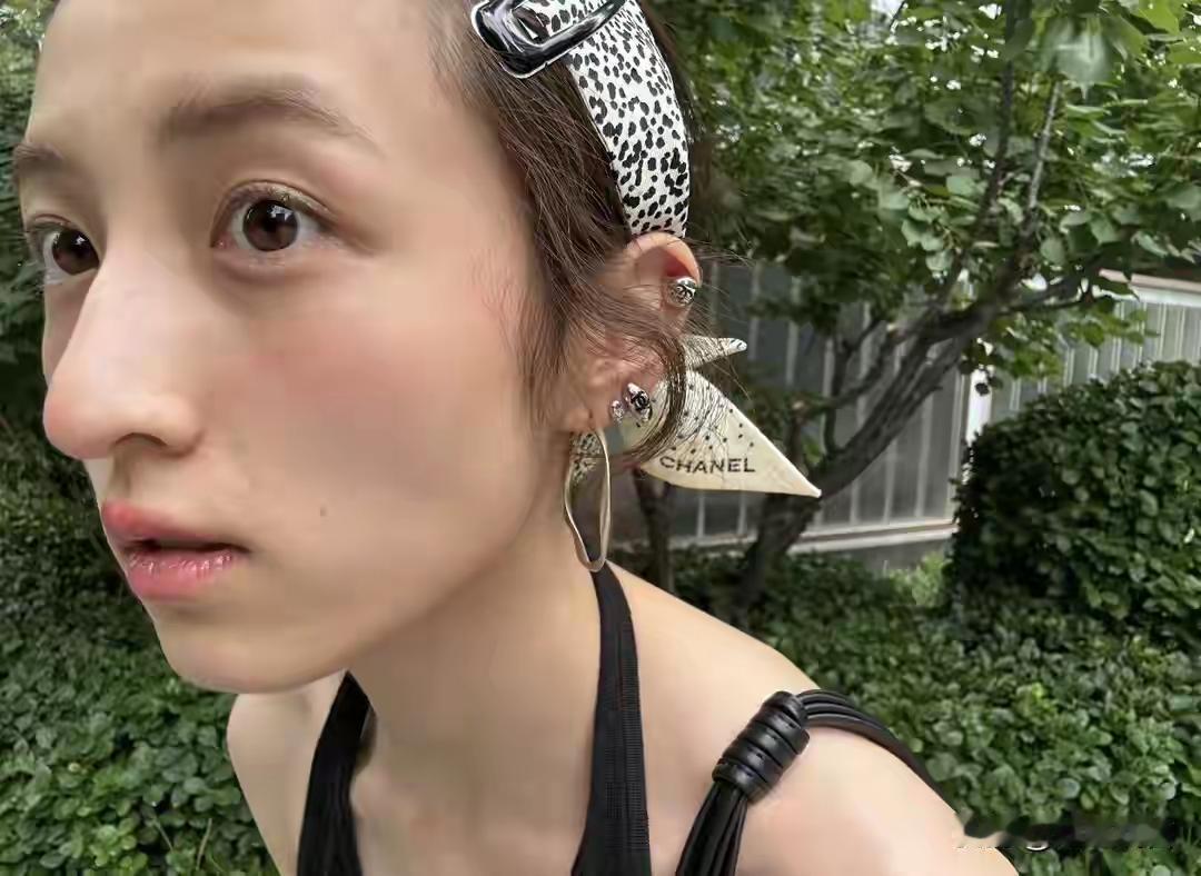 瘦成这样好看吗？张子枫？
以瘦为美的世界 病态爆瘦