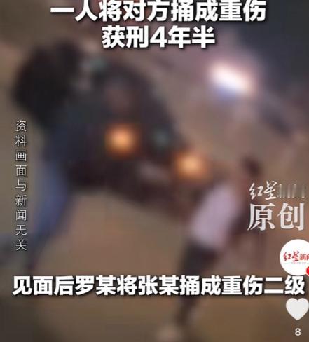 贵州，女子和男友激烈运动完洗澡时另一个男友打来电话，恰好被男友接到，女人脚踩两只