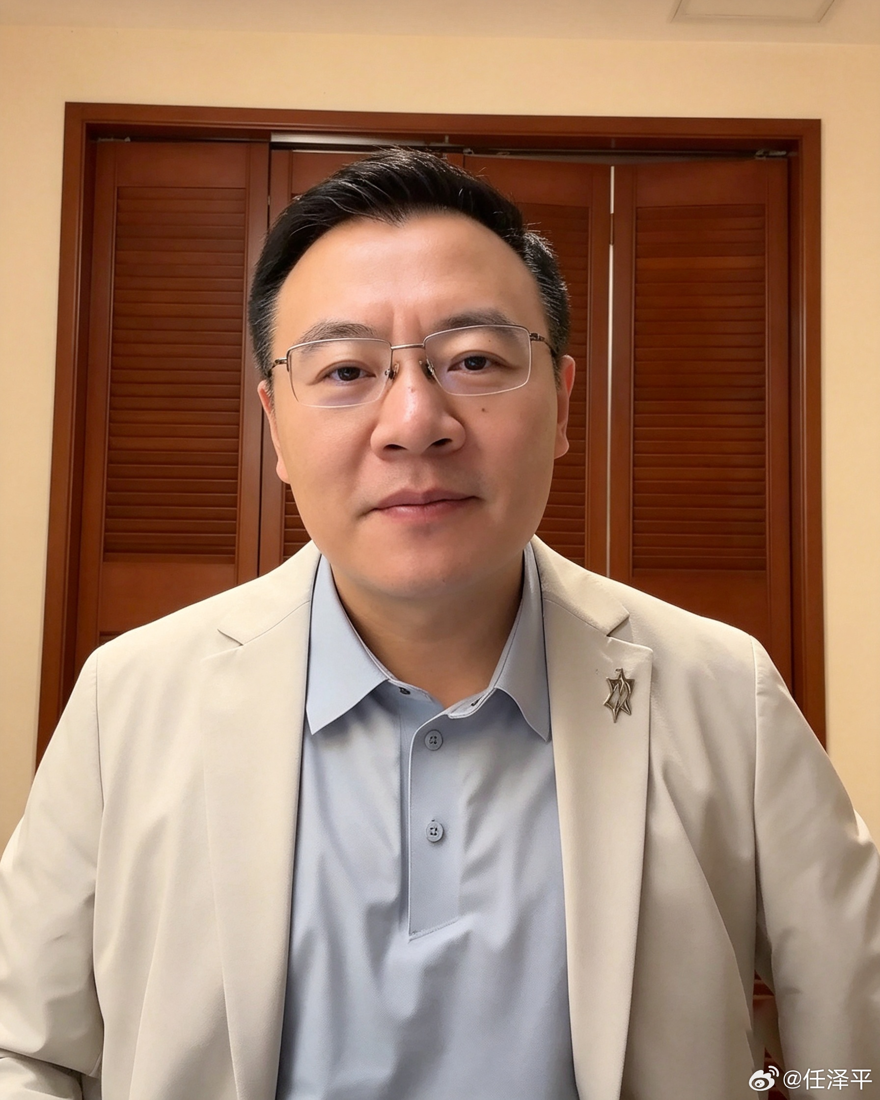 跑步三公里，两百个俯卧撑，卷腹，哑铃，开合跳，正心正念，坚持做长期正确的事 