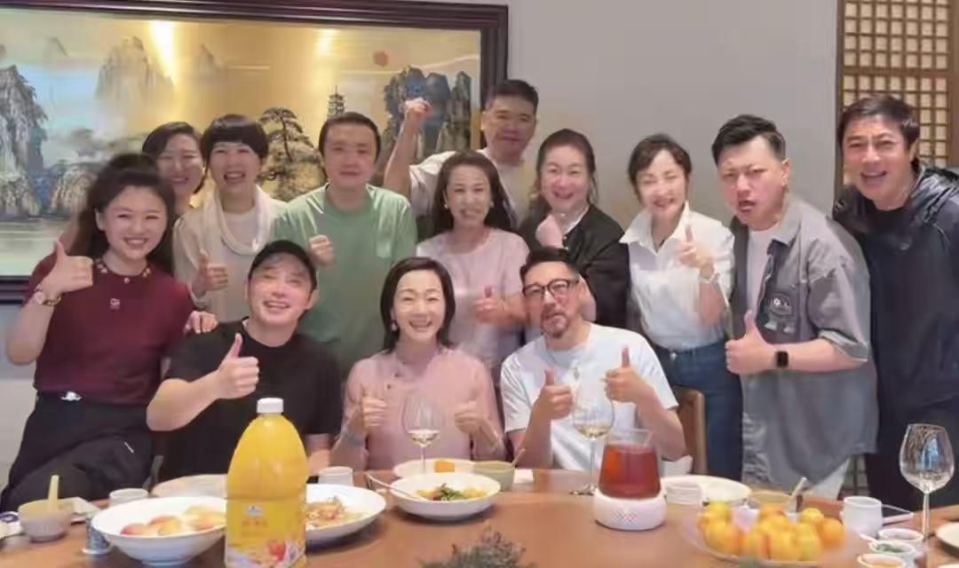 牛呀！沙溢参加军艺97班聚会，48了仍是班里校草！
6月1日，演员张洪睿晒出了军