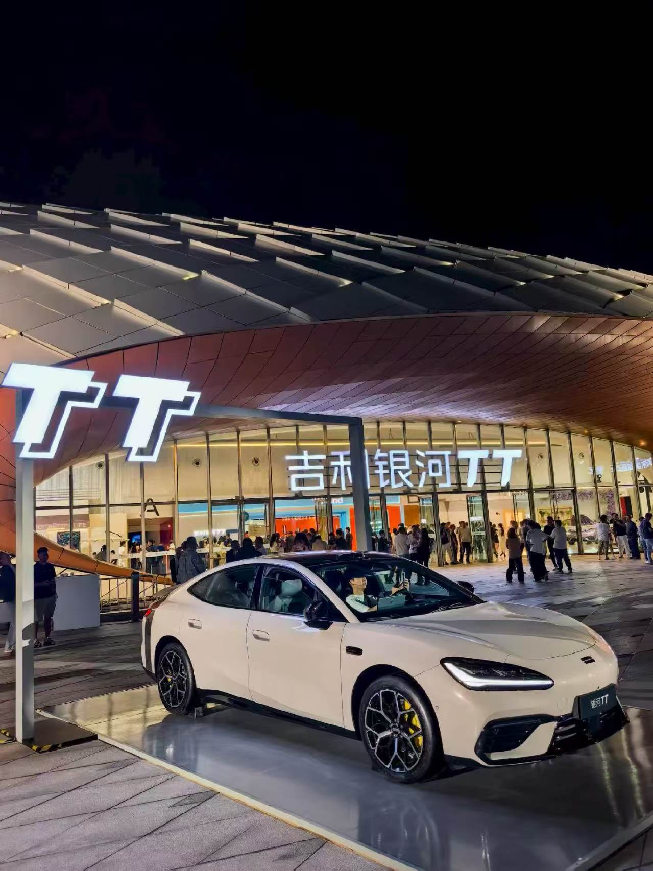 吉利银河TT上市价12.99万起银河TT既要好电池又要长续航12.99万起！吉利