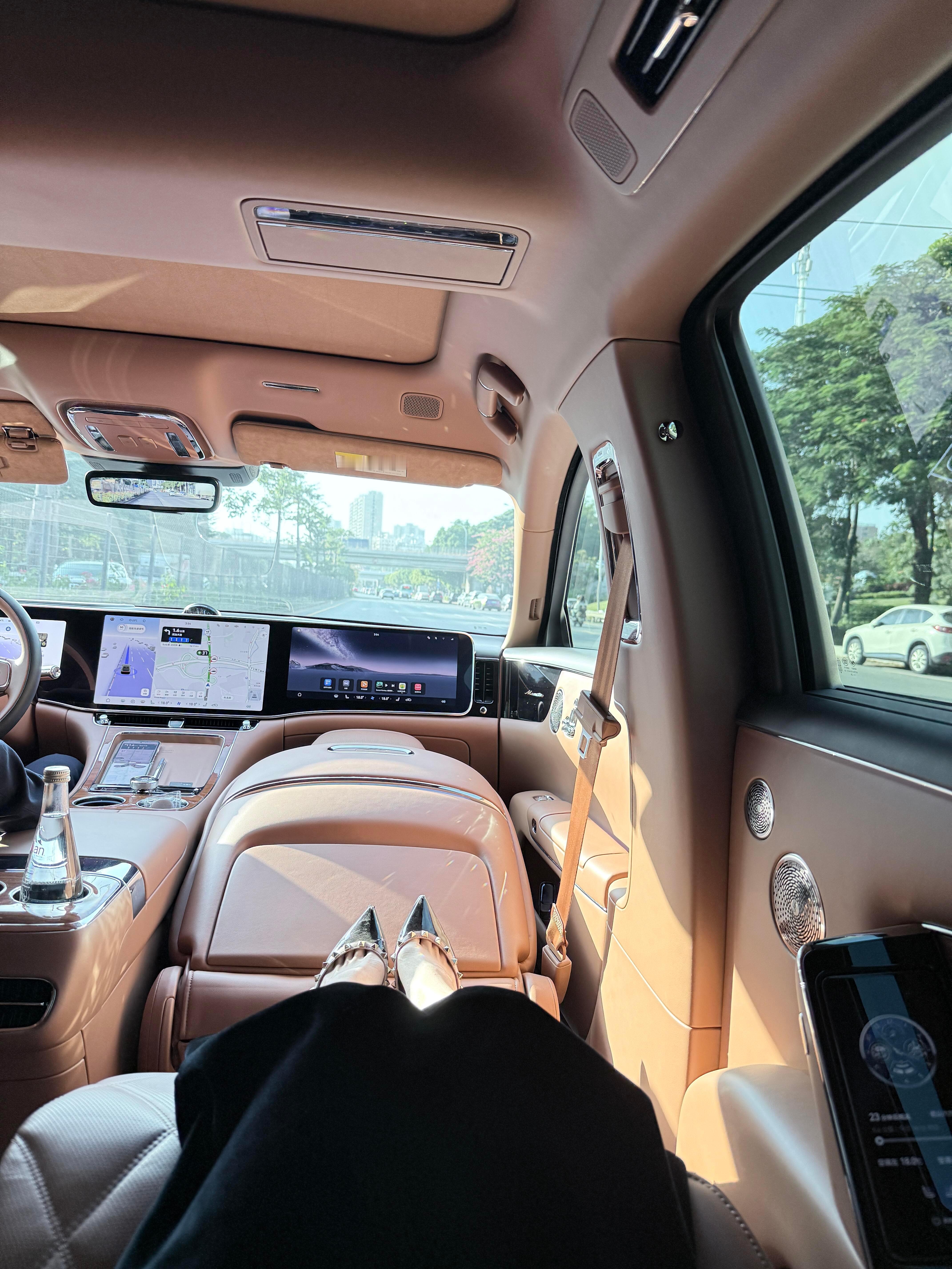 原计划是尊界800的…最后还是没扛住，咬牙上了M9。唉，怎么说呢，这体验确实是降