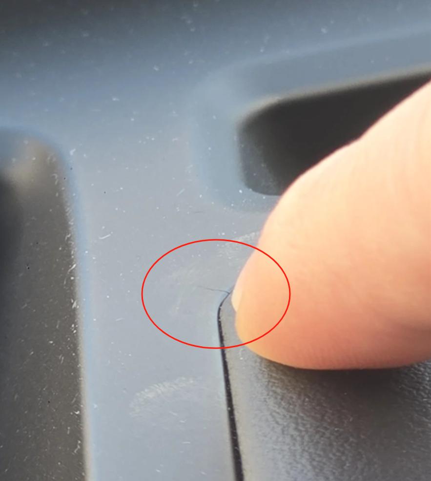 蓝山车主仪表装饰板发现裂纹了不要慌，魏牌那边儿已经成了专项小组了，解决办法是：