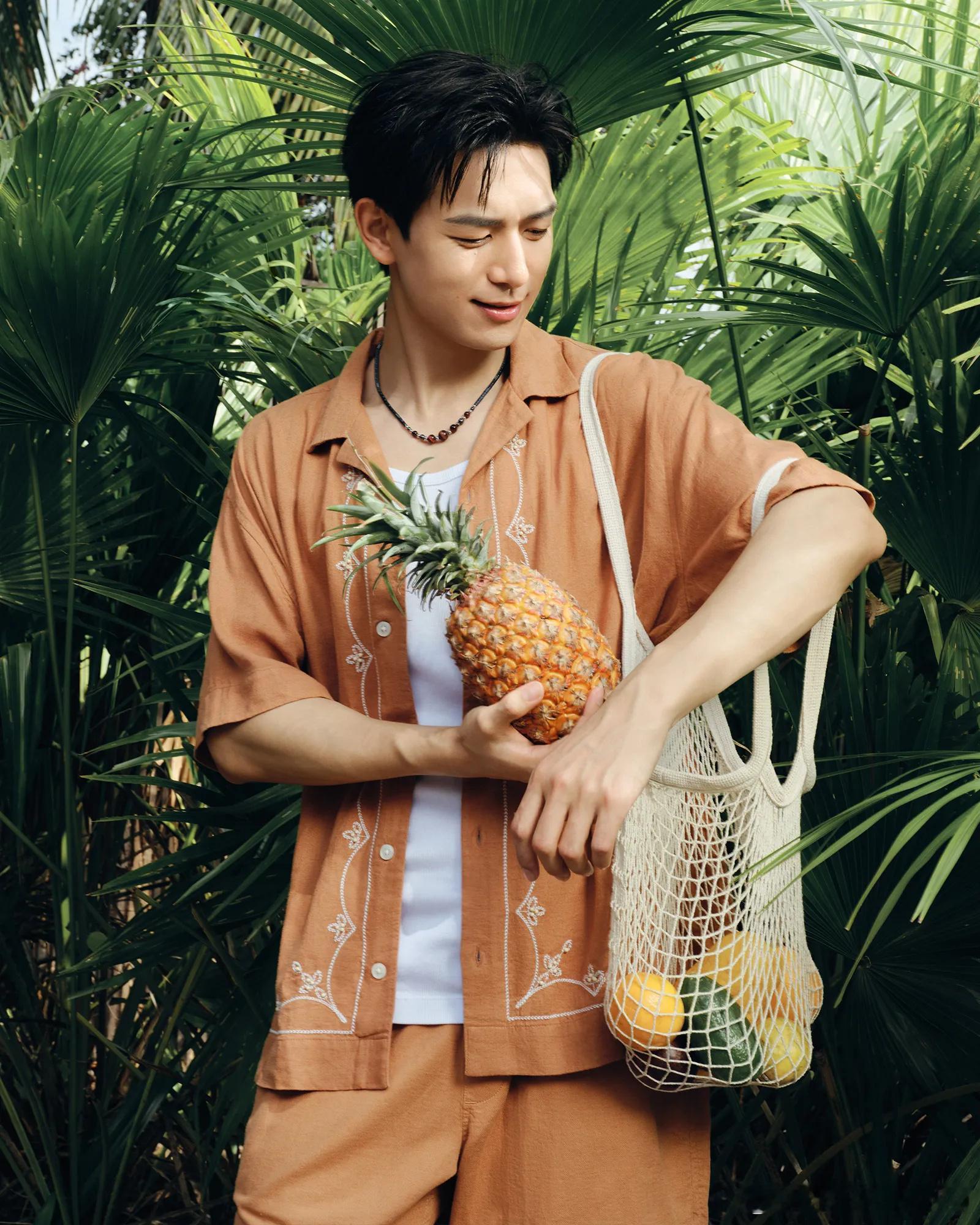 李现 lxAbercrombie & Fitch品牌代言人李现 从时髦到松弛，从