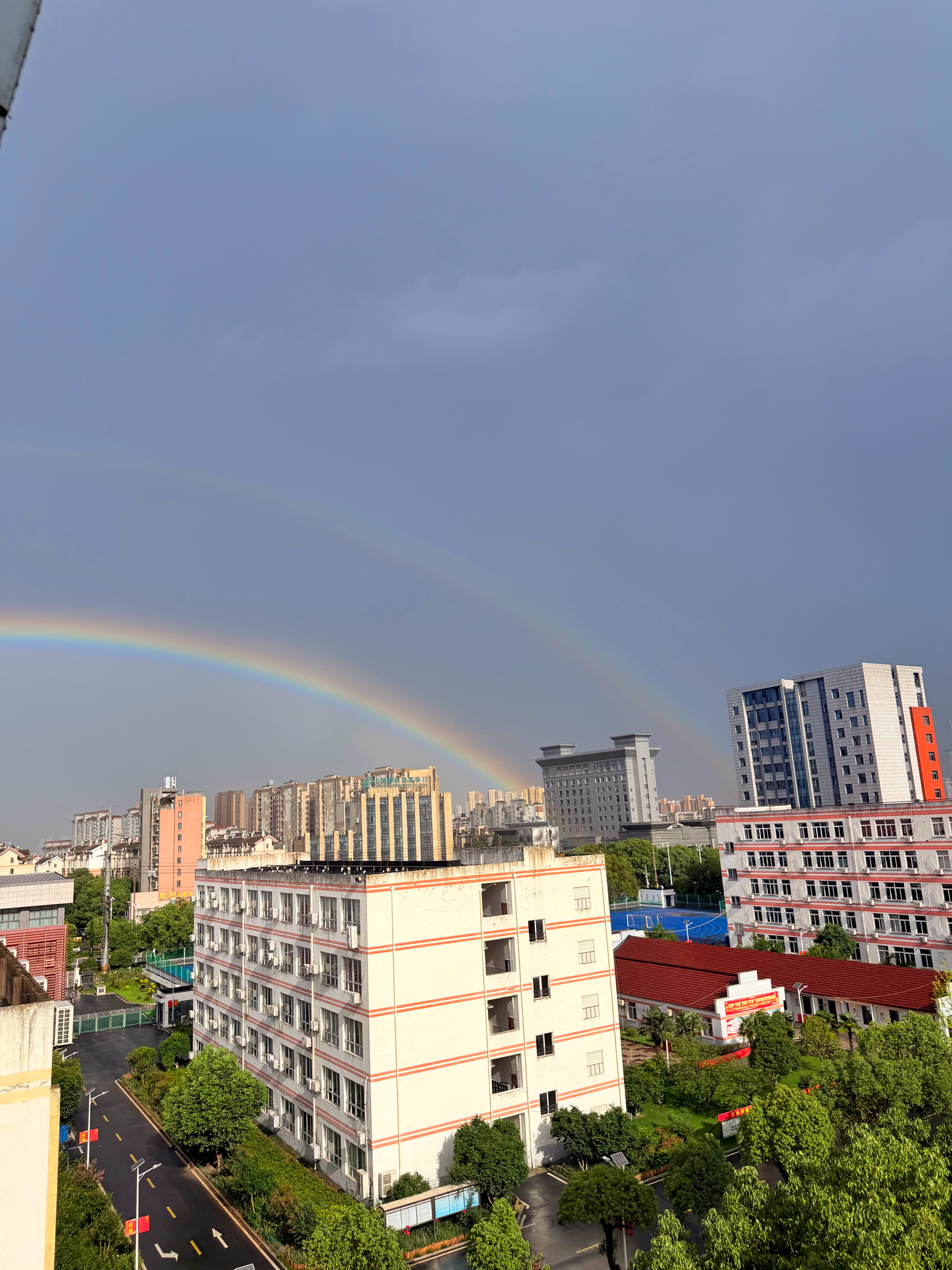 哇哇哇哇哇在下太阳雨然后看到了双彩虹