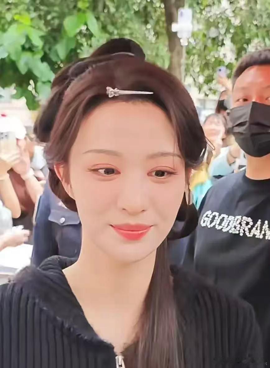 这是刚从哪个消肿期出来，是得靠精修挽尊啊。 