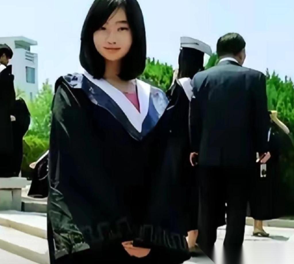 [太阳]2008年，山东大学一个女孩，在睡梦中梦见佛祖慈祥的对她说：“你是我座下