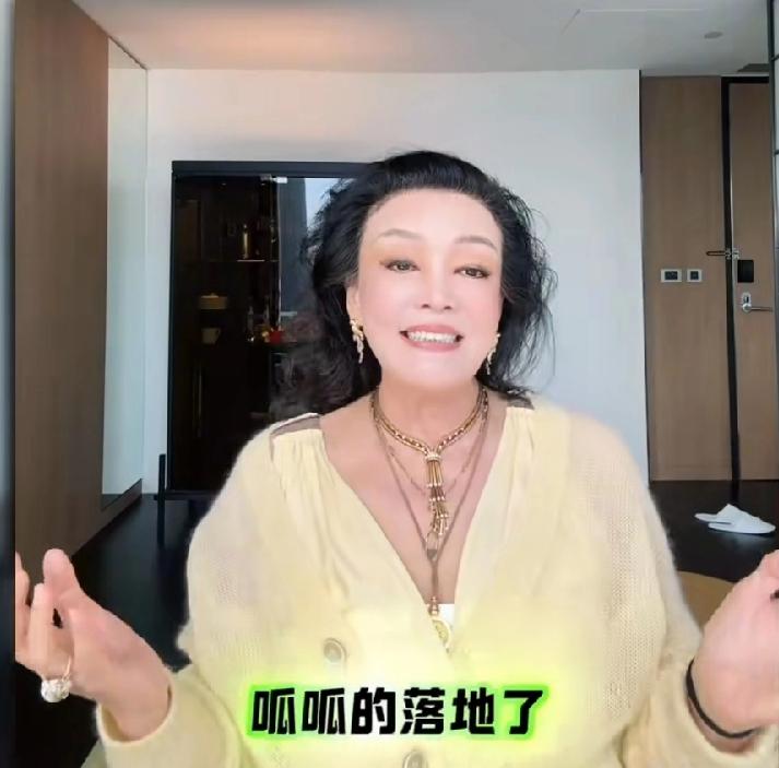 汪小菲又生一个儿子，张兰高兴得，那叫一个得意忘形！眉飞色舞，双手姿势像一个宗教布