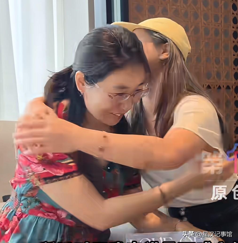 是话难听，在大众眼中，他其实已经走到社会性死亡的边缘。想要完成自救，摆在面前的路