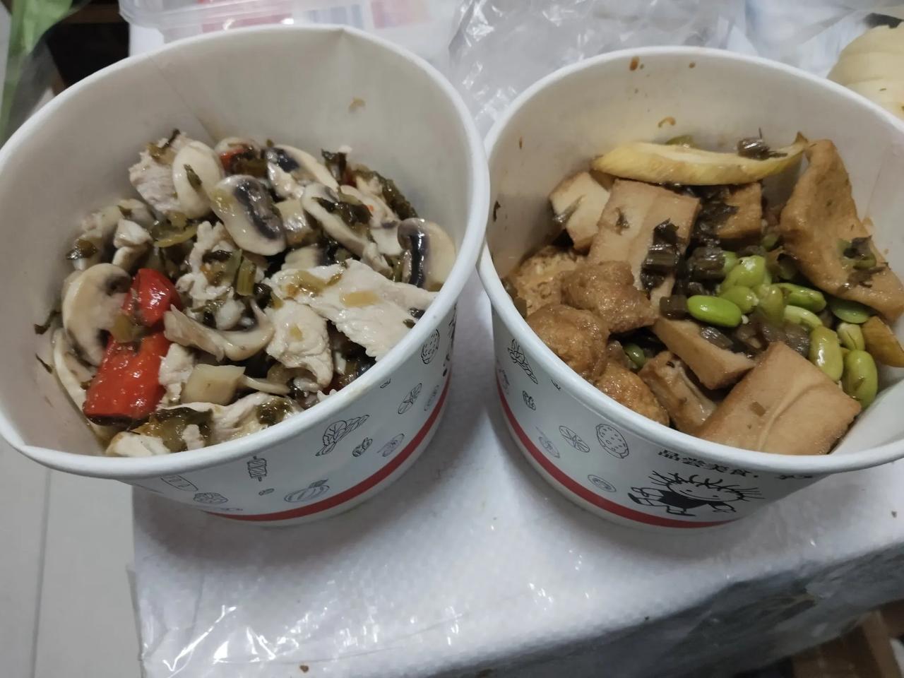 今天的晚饭，很丰盛！

下班后，急忙洗个澡，2分钟搞定，便飞奔杭州娃哈哈乔司基地