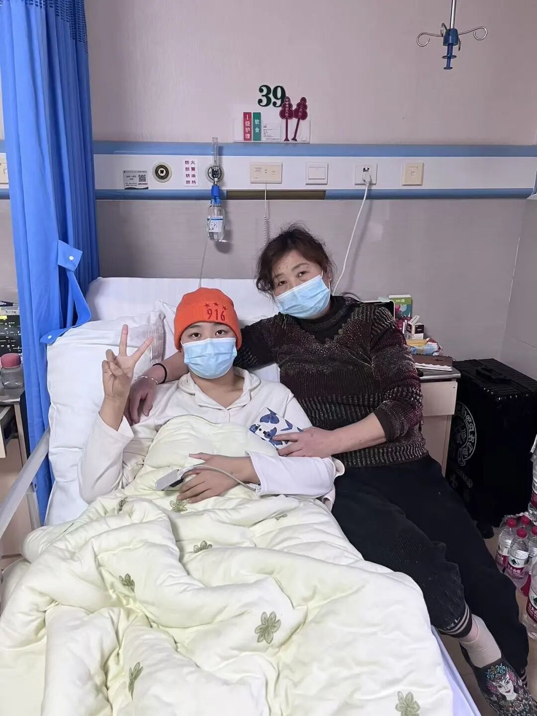 女孩确诊白血病才发现自己非亲生白血病是遗传易感性、环境诱因或免疫异常导致，可能亲