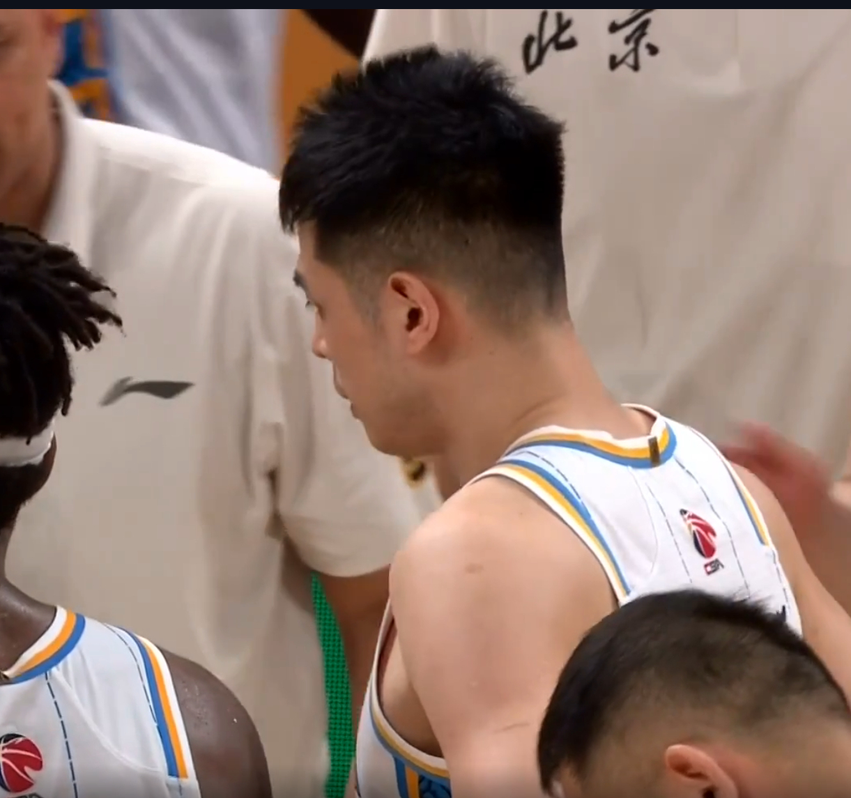 广厦男篮vs北京男篮CBA总决赛 孙铭徽两罚不中，广厦又前场篮板球，还有最后22