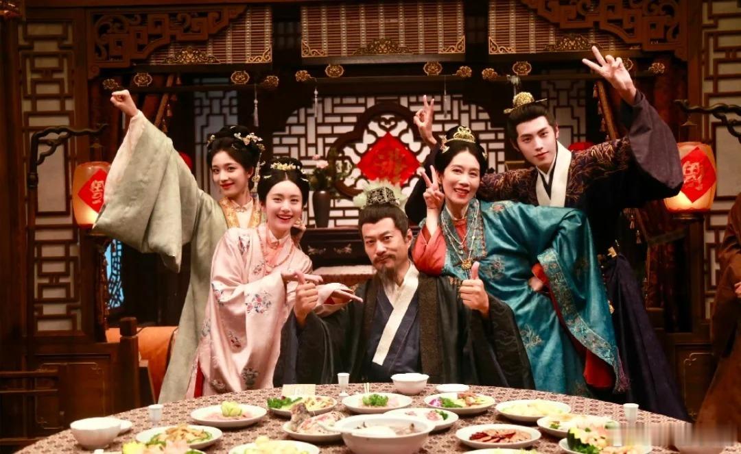花开锦绣12张脸都是狠人 选角真的太贴合人设了，每位演员都自带故事感，完美适配乱