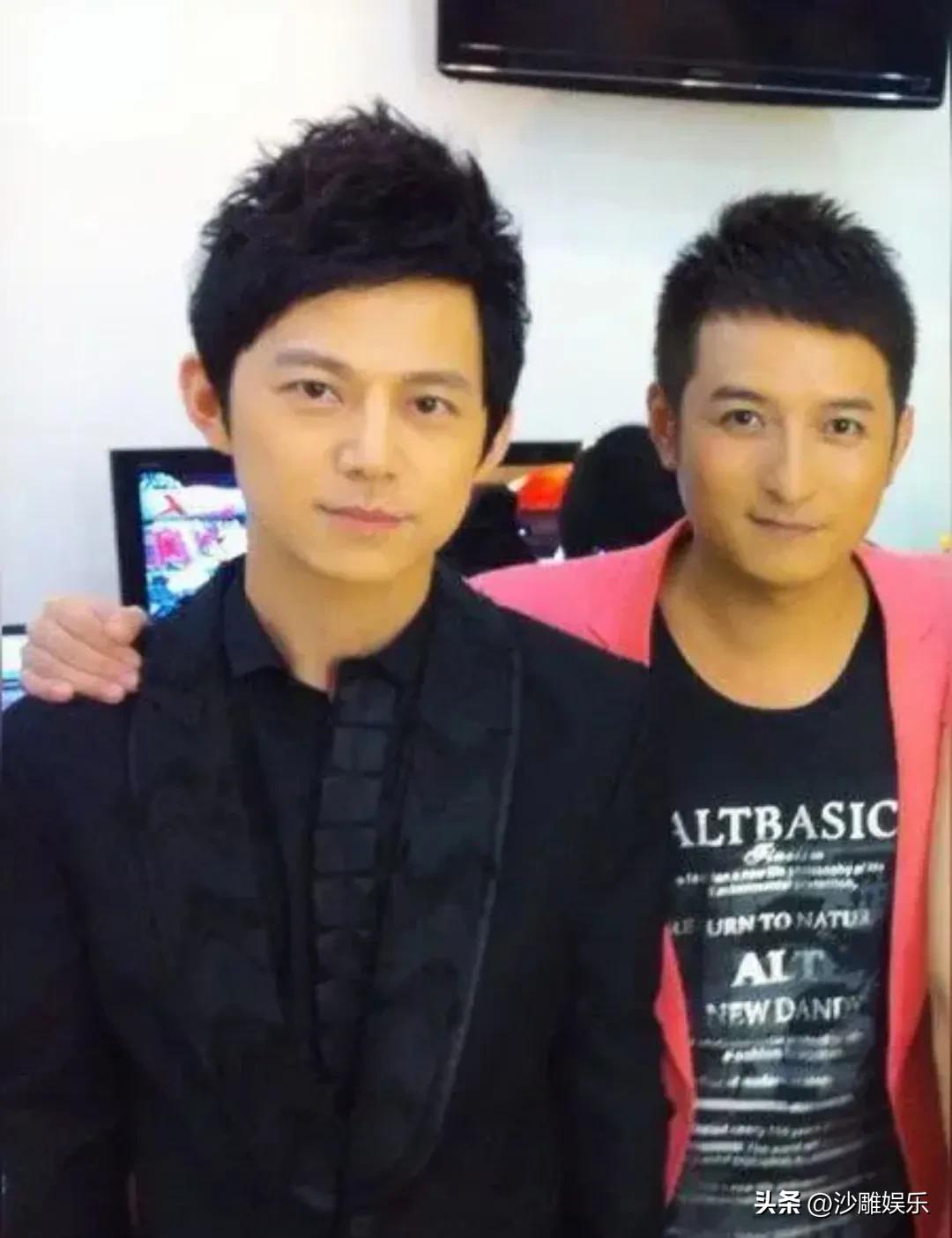 何炅，深夜激动哽咽！

3月28日深夜，一向以高情商和情绪稳定著称的何炅，突然冲