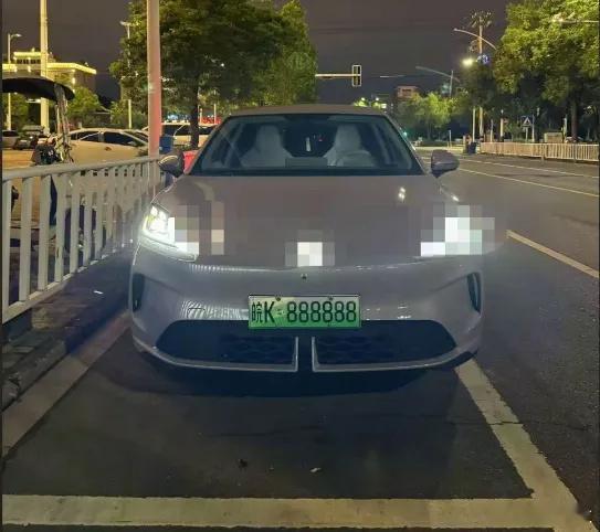 皖K888888被查系AI合成真无语了！基本常识都不了解一下吗？蓝牌才可能有一串