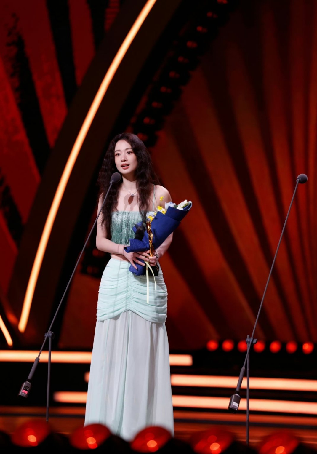 梦梦你值得所有奖[送花花][送花花] 李梦实力也是大家有目共睹的，超喜欢这样的状