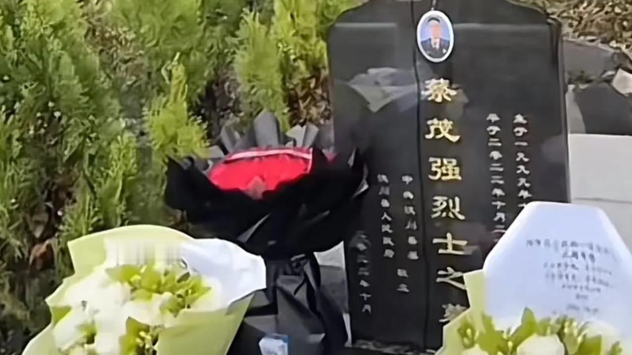 看哭了！汶川籍烈士蔡茂强英勇牺牲的消息，让无数人为之动容。23岁的他，用年轻的生