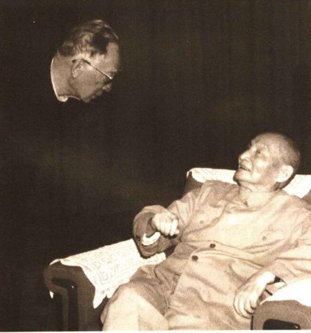 1982年9月，薄一波和陈云在中国共产党第十二次全国代表大会上。