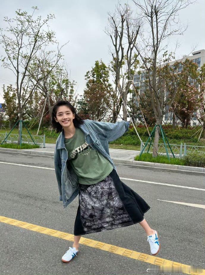 第一次见被骂还说谢谢的女主说她只有脸好看，她居然想成被夸，还道谢！第一次见被骂还