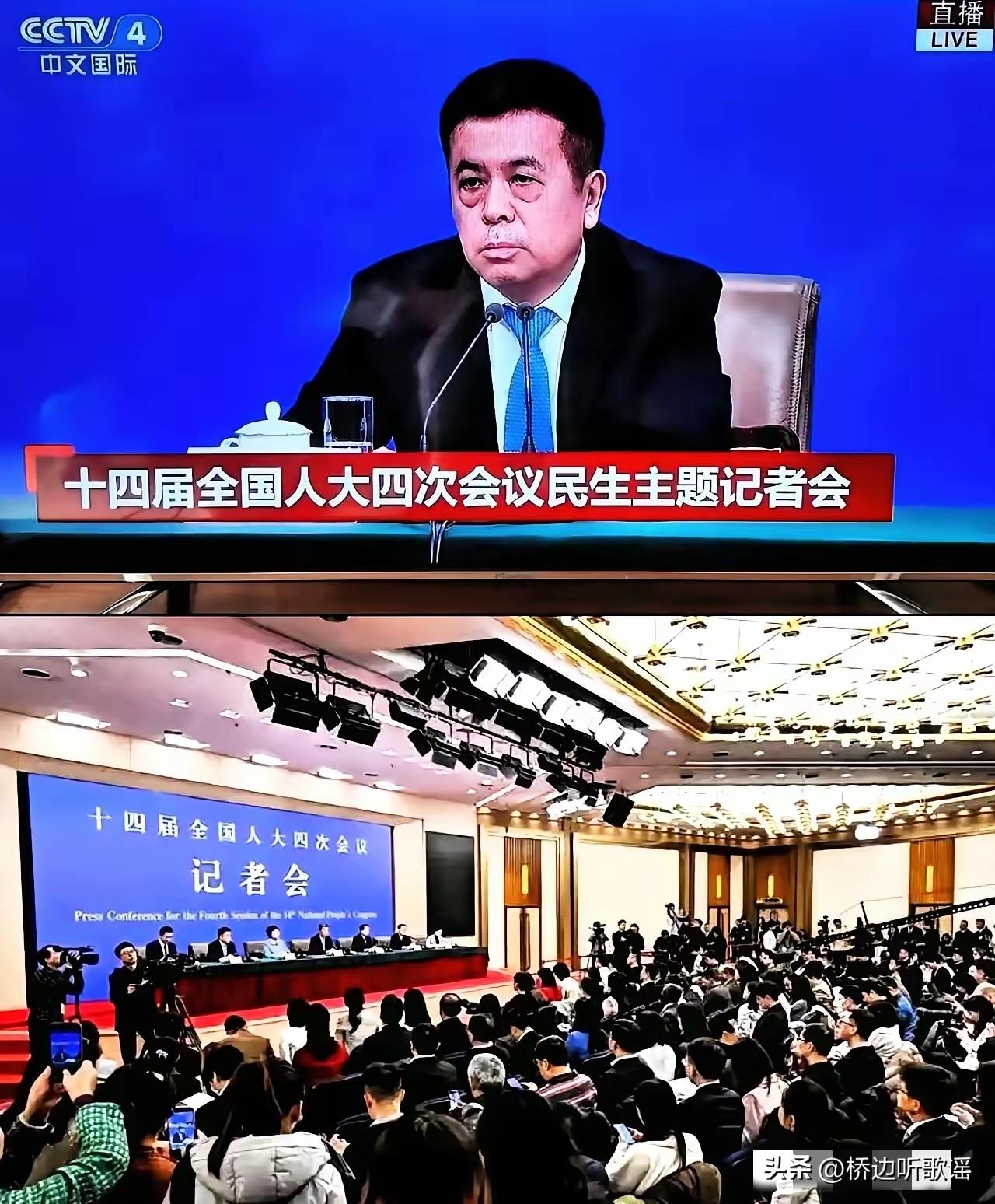 说实话，看到这种场面，
第一反应竟然是有点“不习惯”。
​平常在电视上见惯了照本