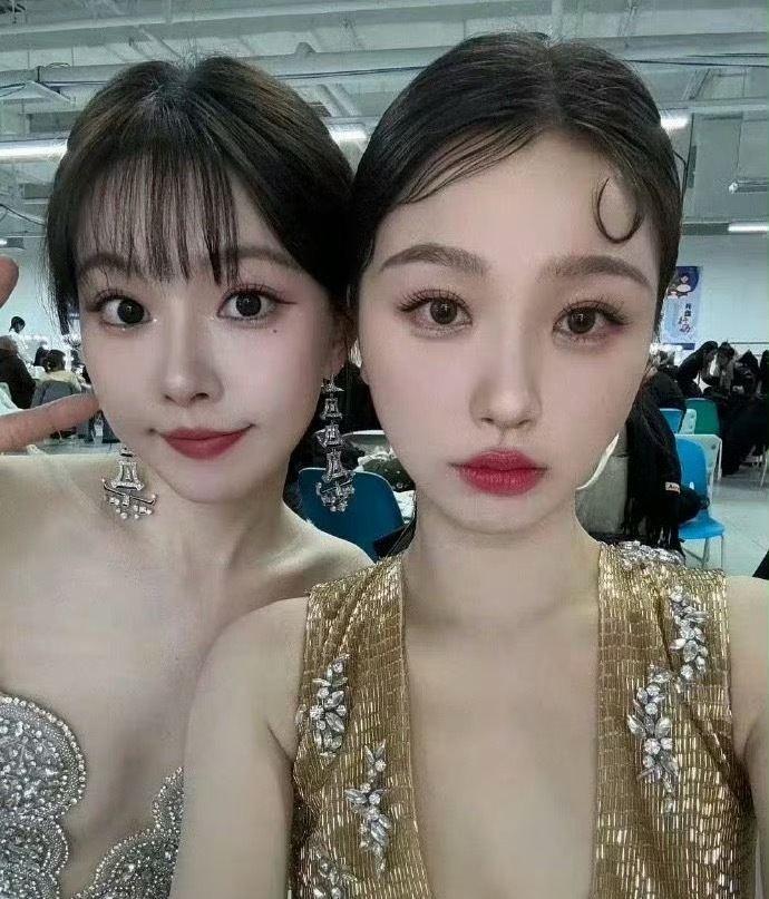 我觉得旁边的网红都比虞书欣好看[允悲] ​ ​​​