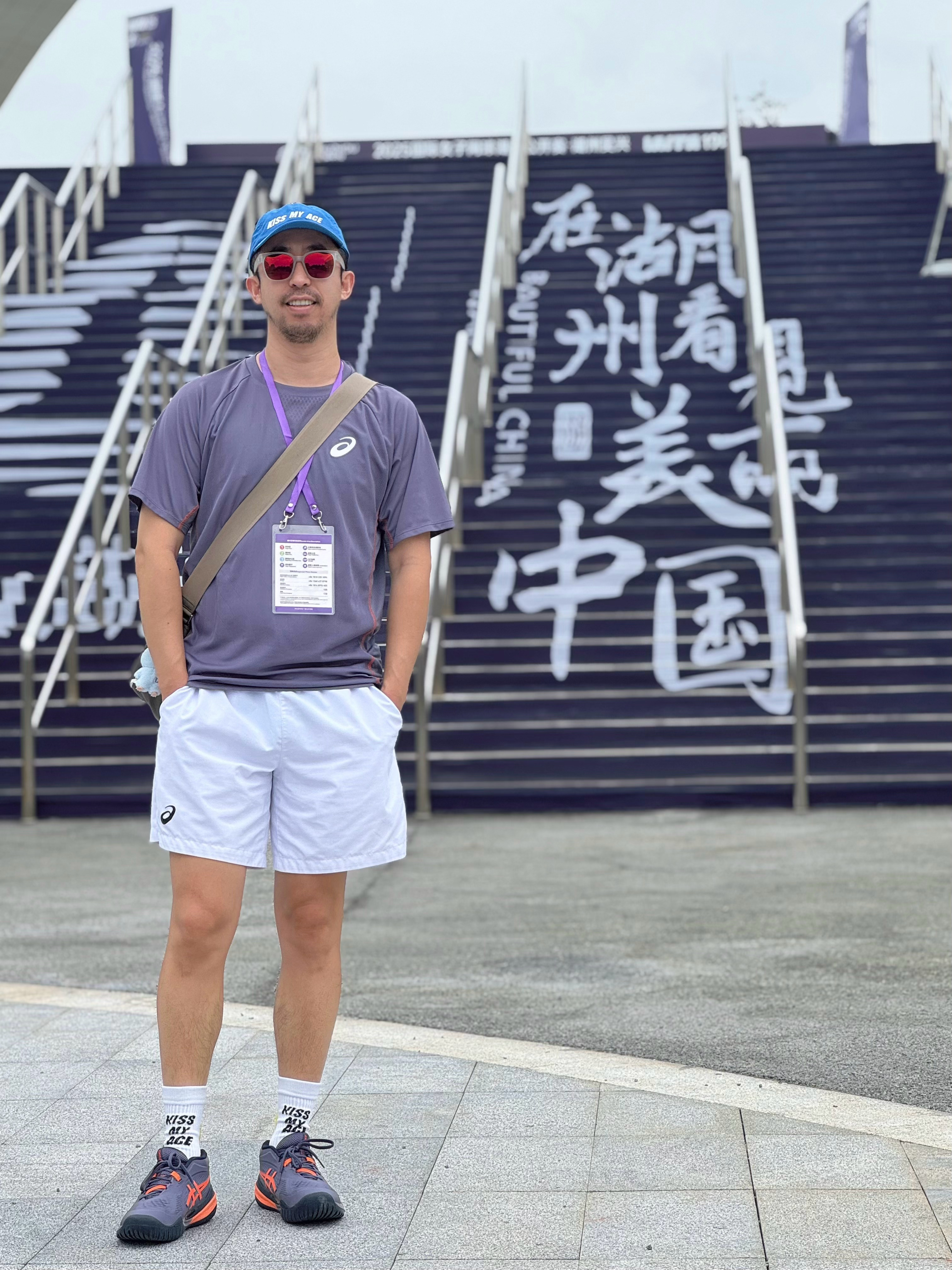 浅浅出片一下，这个背景很适合拍照打卡诶～网球[超话]热点解读热点现场  ​​​