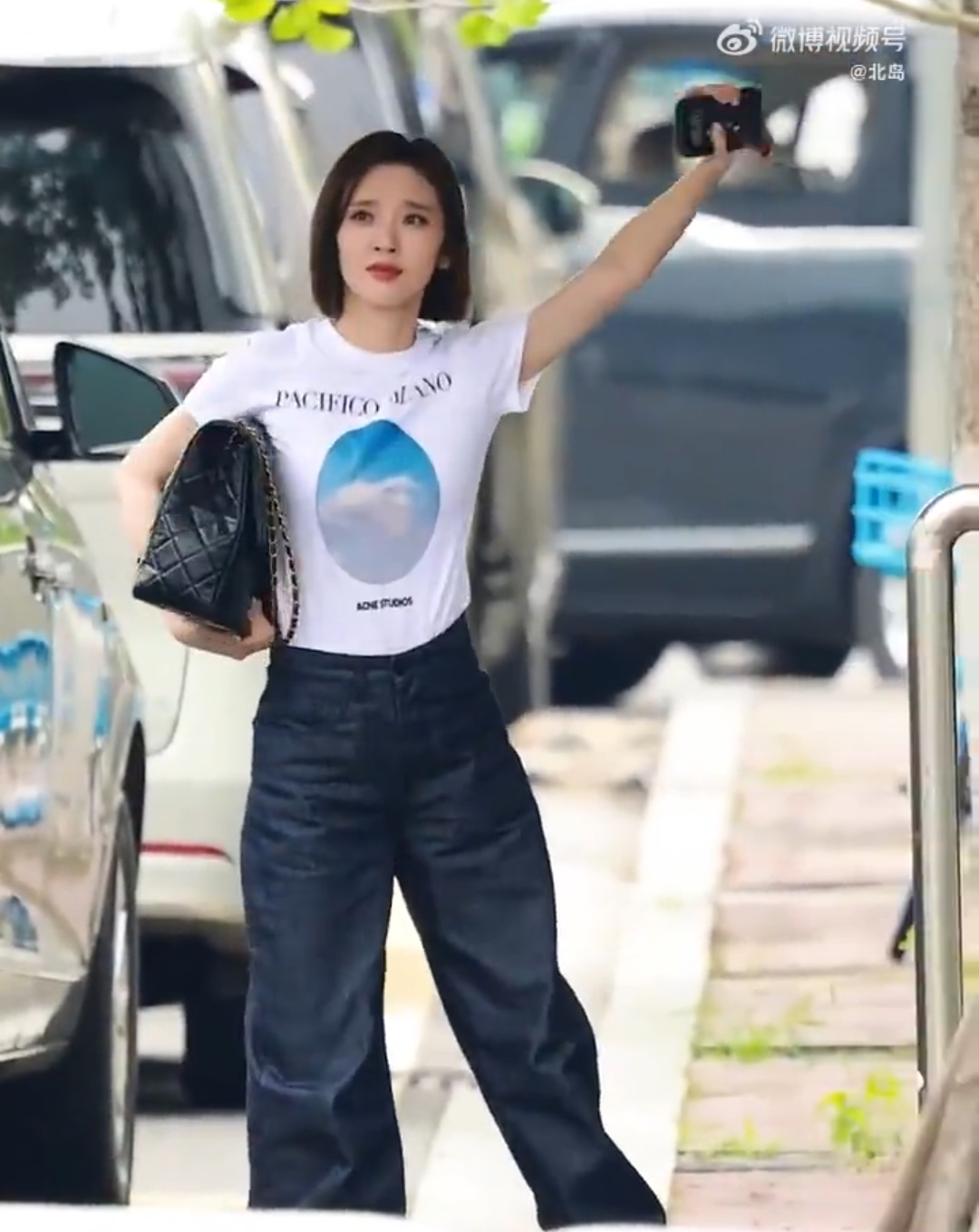 我不知道这个唐艺昕是怎么了唐艺昕今日出行模样实在可爱到犯规，妥妥氛围感人机女神让